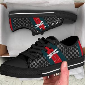 Blazer Mid sneakers featuring a leopard-print Swoosh