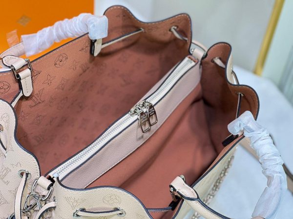 4 louis vuitton bella tote mahina creme beige for women womens handbags shoulder and crossbody bags 126in32cm lv m59203 2799 131