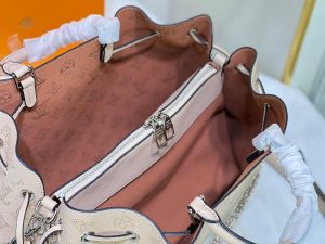11 louis vuitton bella tote mahina creme beige for women womens handbags shoulder and crossbody bags 126in32cm lv m59203 2799 131