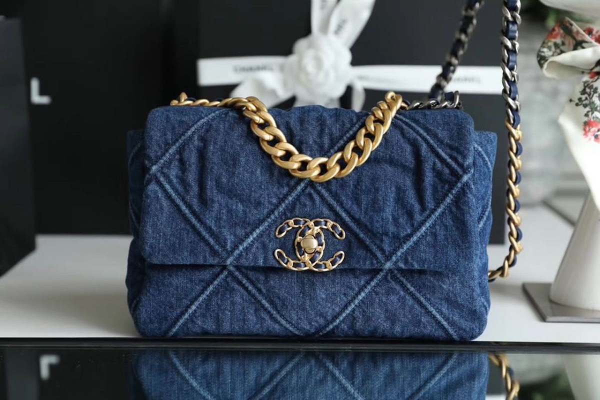 Chanel 19 hot sale 26 cm