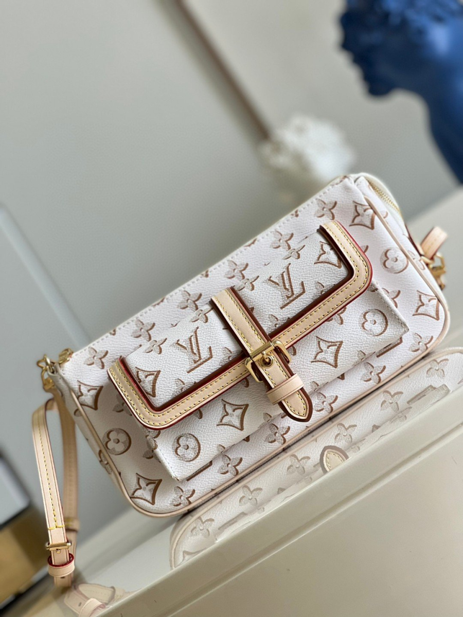 Louis Vuitton Carryall Mm White For Women 11in/27cm %