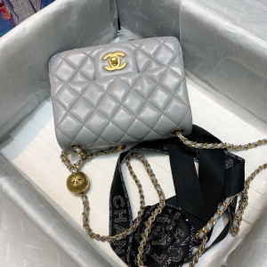 2 Pochette chanel classic flap with charm chain with cc details on strap bag 17cm7inch gold hardware grey 2799 253