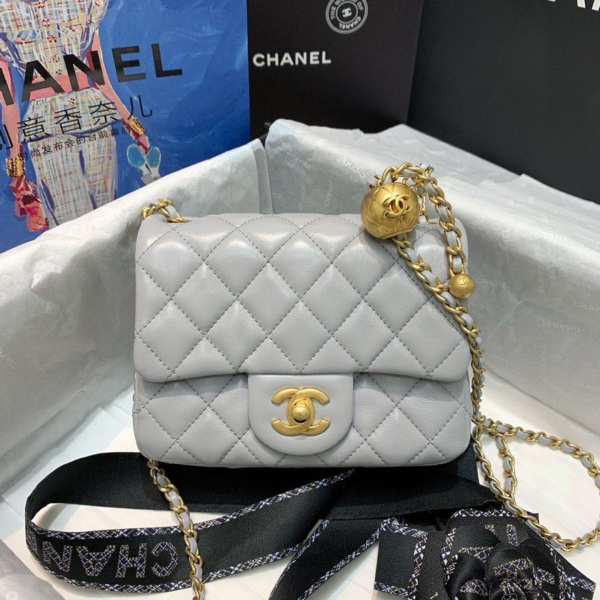 5 Pochette chanel classic flap with charm chain with cc details on strap bag 17cm7inch gold hardware grey 2799 253