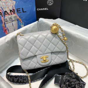 7 Pochette chanel classic flap with charm chain with cc details on strap bag 17cm7inch gold hardware grey 2799 253