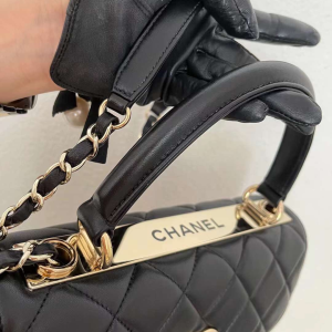 6 chanel classic flap bag gold toned hardware black 98in25cm 2799 302