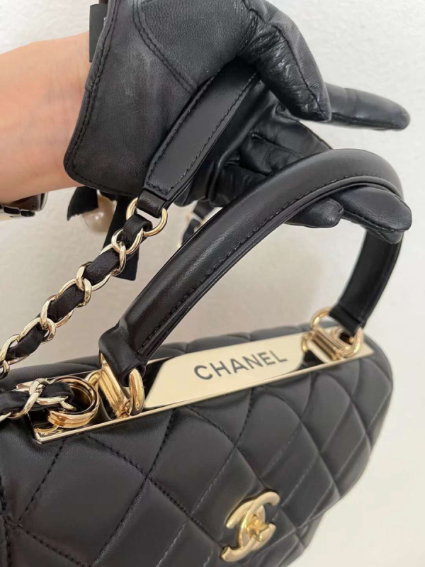 6 chanel classic flap bag gold toned hardware black 98in25cm 2799 302