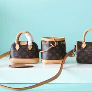 Жіноча сумка у стилі louis vuitton multi pochette green