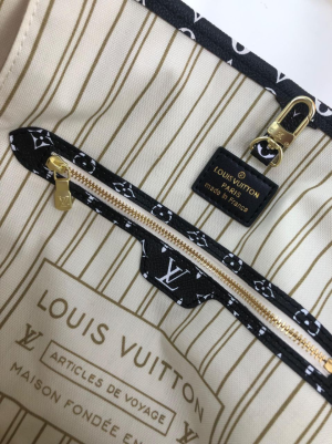 4-Louis Vuitton Neverfull MM Tote Bag Monogram Jungle Canvas Black/Caramel For Women, Women’s Handbags, Shoulder Bags 12.2in/31cm LV M44716  - 2799-458