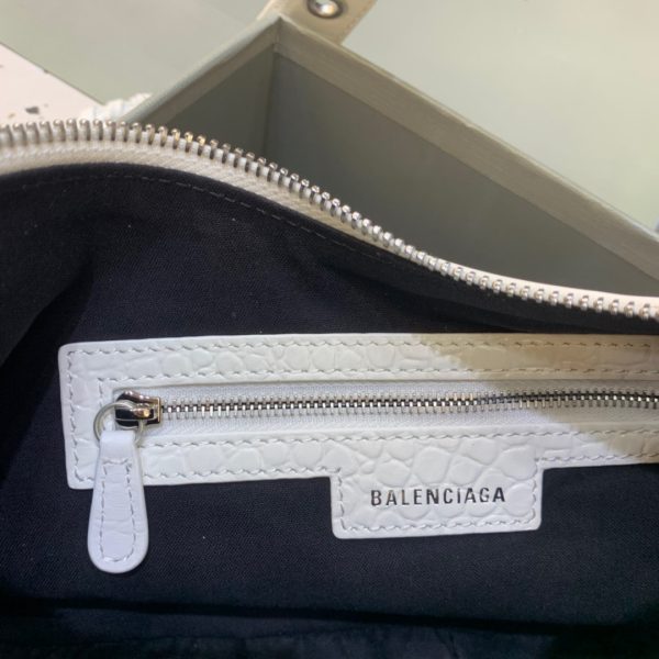 4 balenciaga le cagole xs shoulder bag in white for women womens bags 13in33cm 700940210bk9104 2799 623