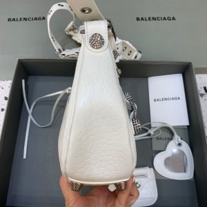 5 balenciaga le cagole xs shoulder bag in white for women womens bags 13in33cm 700940210bk9104 2799 623