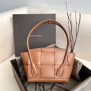 bottega veneta arco bag for women 12in33cm in brown 2799 780