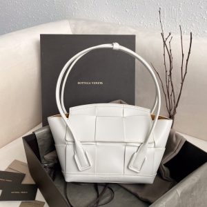 bottega veneta arco bag for women 12in33cm in white 2799 781