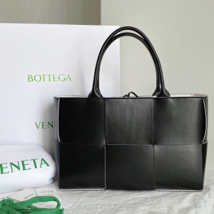 Bottega Veneta Cropped Pants