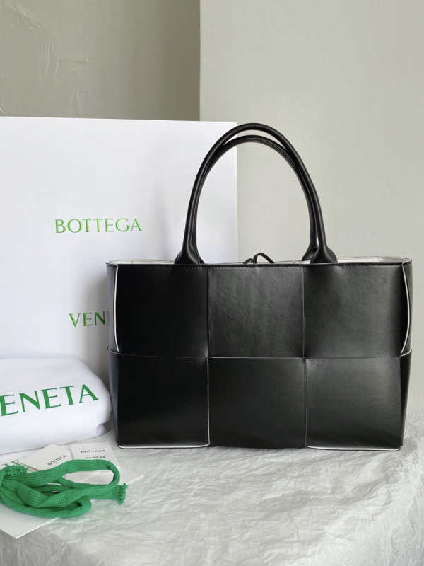 bottega veneta arco tote bag for women 1614in41cm in black 609175vmay31283 2799 782