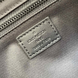 5 louis vuitton sac plat horizontal zippe monogram eclipse for men mens bags shoulder and crossbody bags 154in39cm lv m45265 2799 823