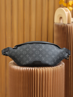 Louis Vuitton Discovery Bumbag PM Monogram Eclipse Canvas For Men, Men’s Bags, Belt Bags 17.3in/44cm LV M46035  - 2799-875