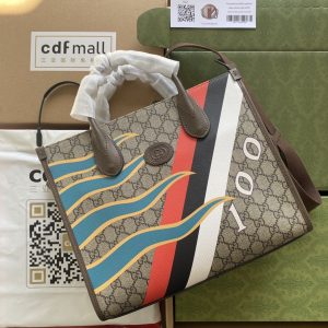 gucci medium tote with geometric print beige and ebony gg supreme canvas with geometric and web print for women 148in375cm gg 674148 uqhhg 8678 2799 934