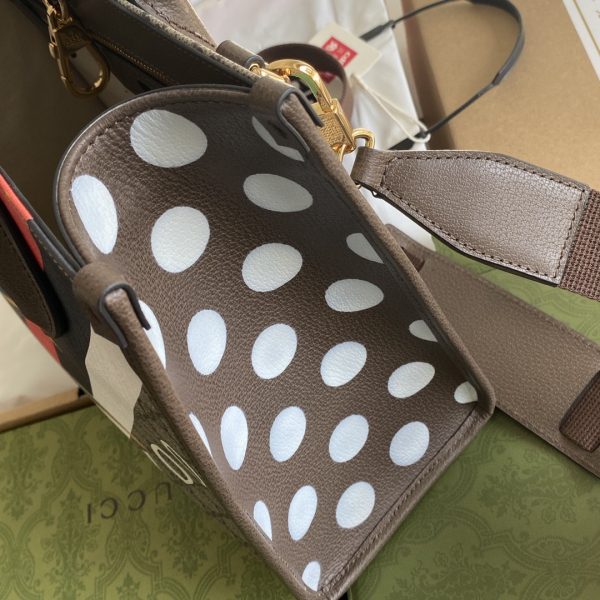 1 gucci medium tote with geometric print beige and ebony gg supreme canvas with geometric and web print for women 148in375cm gg 674148 uqhhg 8678 2799 934