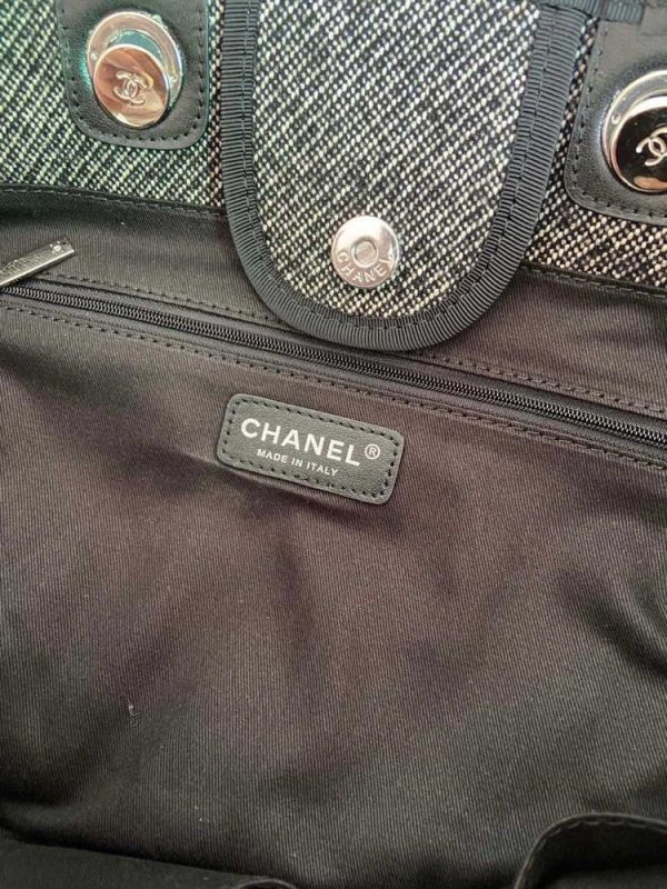 Chanel large zipped shopping bag hot sale