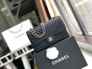 chanel pochette chevron classic handbag gold toned hardware black for women womens bags shoulder and crossbody bags 102in26cm 2799 995