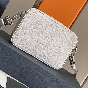 9 safari messenger bag grey for women 86in22cm cd 2799 1038