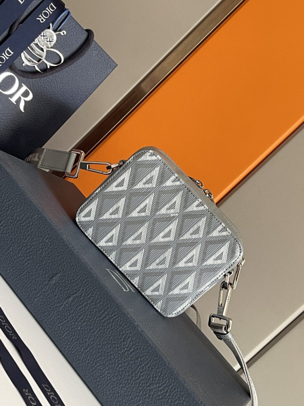 1 pouch with strap diamond blackgrey for women 65in17cm cd 2esbc119dco h43e 2799 1046