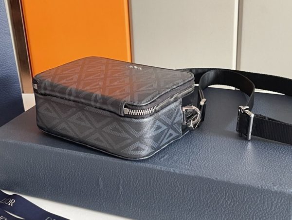 6 pouch with strap diamond blackgrey for women 65in17cm cd 2esbc119dco h43e 2799 1046