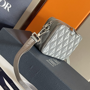 11 pouch with strap diamond blackgrey for women 65in17cm cd 2esbc119dco h43e 2799 1046
