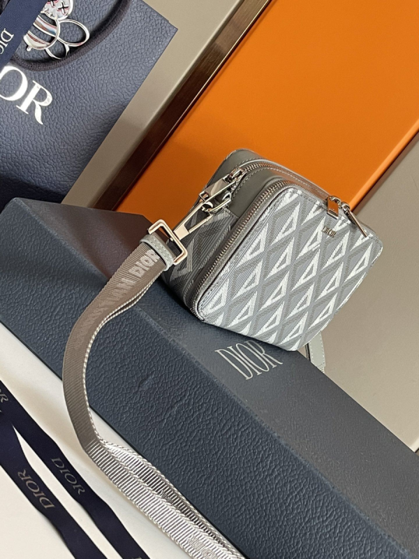 11 pouch with strap diamond blackgrey for women 65in17cm cd 2esbc119dco h43e 2799 1046