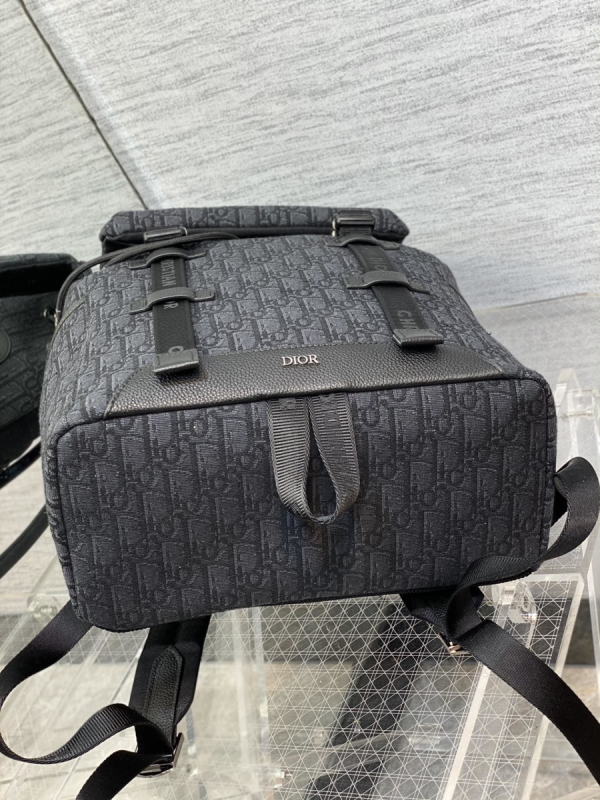 2 explorer backpack beigewhiteblack for women 165 in 425 cm cd 1esba152yky h27e 2799 1072