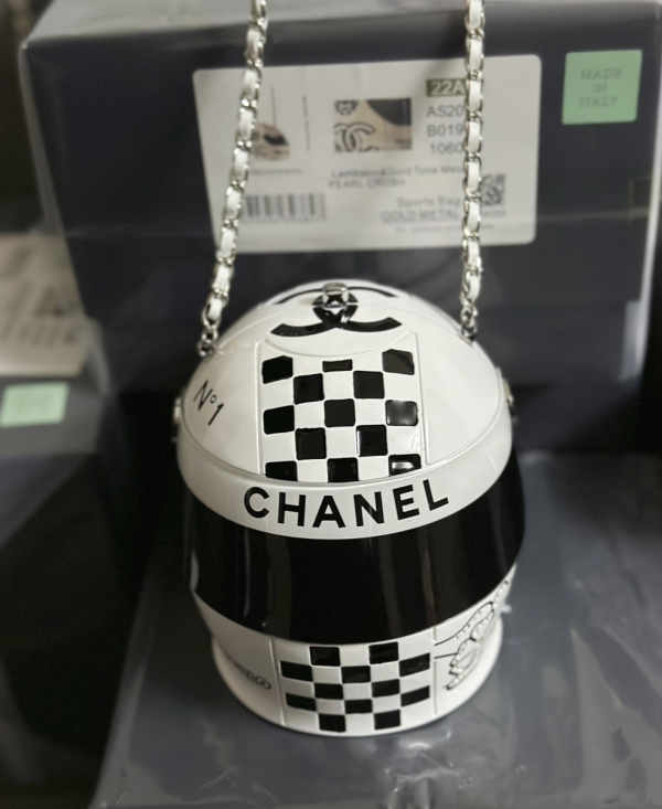 Chanel discount minaudiere bag