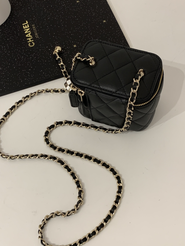 9 vanity with chain mini black for women 43 in 11 cm 2799 1295