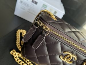 1 vanity with chain bag blackbrown for women 66 in 17 cm 2799 1300