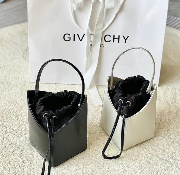 11 mini cut out bucket bag blackwhite for women 63in16cm bb50nrb1gv 001 2799 1433