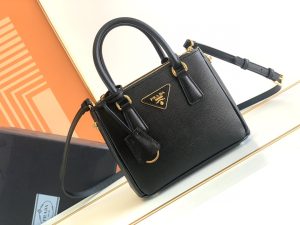 6 galleria saffiano mini bag Cosmetic blackburgundypinkgold tone for women 78 in 20 cm 1ba906 nzv f0002 v eom 2799 1468