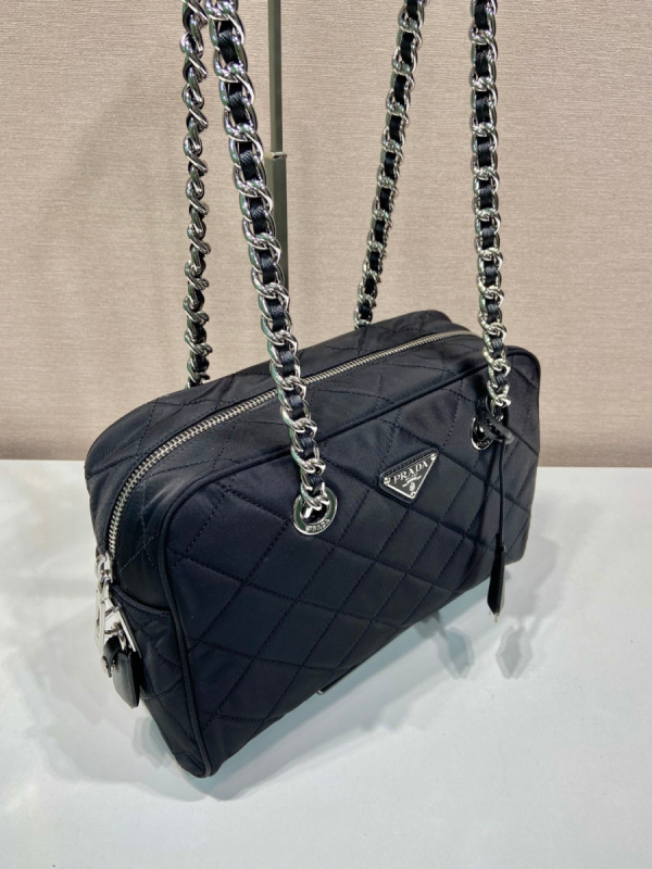 6 chain 2way bag black for women 118 in 30 cm 2799 1471