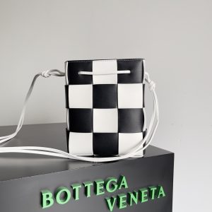 1-Small Cassette Bucket Bag Mochila Beige/White For Women 7.1in/18cm 680218V2AC39274  - 2799-1575