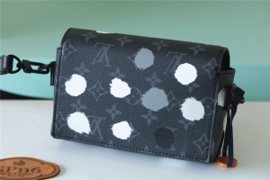 My favorite Kusama collab piece-Steamer Wearable Wallet : r/Louisvuitton