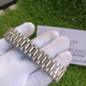 1 new rolex daydate 40mm smooth bezel ice blue roman dial president bracelet