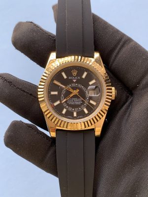 rolex skydweller 42mm yellow gold black dial rubber strap 326238 watch