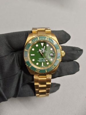 rolex submariner date yellow gold 40mm green dial amp ceramic bezel oyster bracelet 116618ln