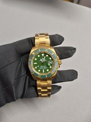 2 rolex submariner date yellow gold 40mm green dial amp ceramic bezel oyster bracelet 116618ln