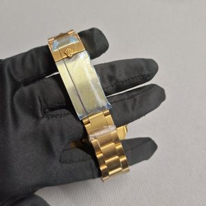 5 rolex submariner date yellow gold 40mm green dial amp ceramic bezel oyster bracelet 116618ln