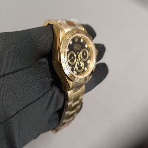 8 rolex daytona yellow gold 40mm black diamond dial yellow gold bezel oyster bracelet 116508