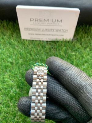 6 rolex lady datejust 31mm stainless steel black roman dial oyster perpetual jubilee bracelet watch