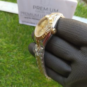 rolex lady datejust 31mm two tone yellow roman dial oyster perpetual jubilee bracelet watch