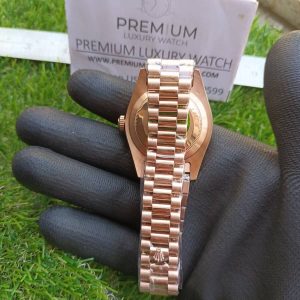 8 rolex everose gold daydate 40 watch fluted bezel chocolate diagonal motif index dial president bracelet
