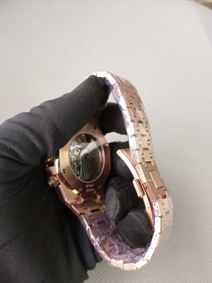 audemars piguet royal oak chronograph silver toned dial 42mmrose gold watch 8 900x1200 1