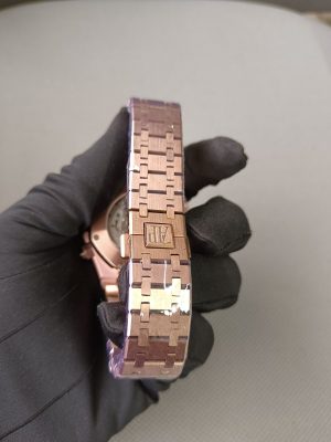 audemars piguet royal oak chronograph silver toned dial 42mmrose gold watch 6 900x1200 1