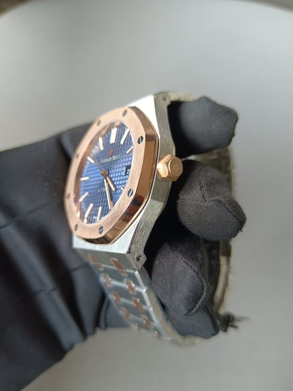 audemars peace royal oak 41mm two tone blue dial automatic watch 3 900x1200 1